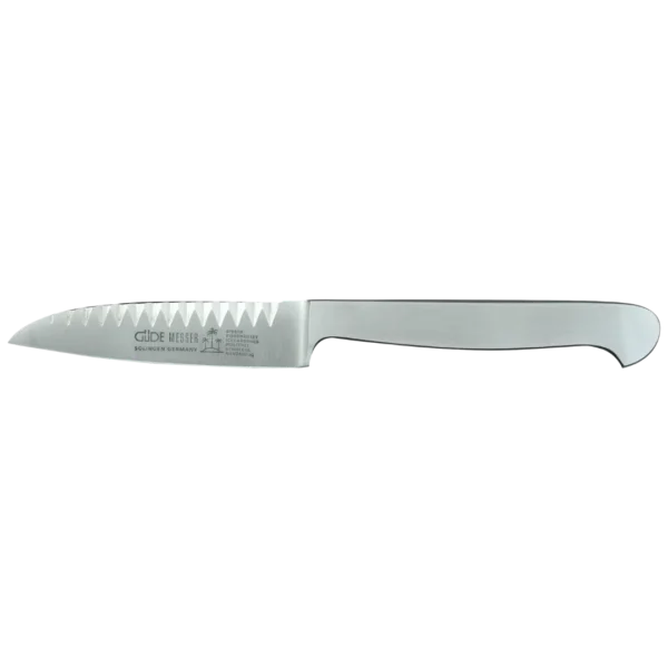 Ein Bild aus dem Taiga Store von taiga.green. Ein Messer mit Wellenschliff aus rostfreiem Stahl mit geradem Griff und einer Klinge mit Zickzackschliff für präzises Schneiden. Jetzt bestellen im Eco Shop von www.taiga.green. Hier nachhaltig einkaufen mit dem Taiga Eco Rating