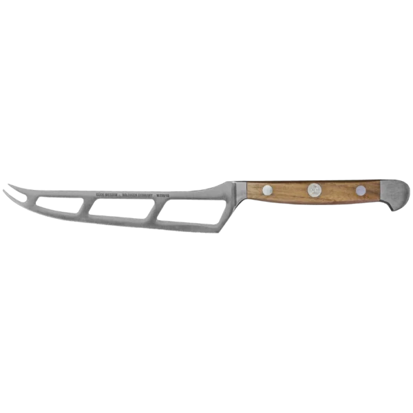 Ein Bild aus dem Taiga Store von taiga.green. Ein Käsemesser mit einem Holzgriff, Metallnieten und einer Klinge aus rostfreiem Stahl mit großen Aussparungen und einer gegabelten Spitze. Jetzt bestellen im Eco Shop von www.taiga.green. Hier nachhaltig einkaufen mit dem Taiga Eco Rating