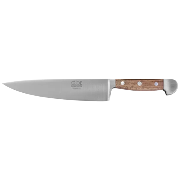 Ein Bild aus dem Taiga Store von taiga.green. Ein Kochmesser aus rostfreiem Stahl mit einer scharfen, breiten Klinge und einem mit drei Nieten befestigten Holzgriff, fotografiert auf weißem Hintergrund. Jetzt bestellen im Eco Shop von www.taiga.green. Hier nachhaltig einkaufen mit dem Taiga Eco Rating