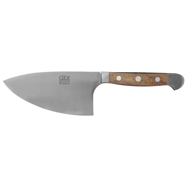 Ein Bild aus dem Taiga Store von taiga.green. Ein Kochmesser mit einer breiten Klinge aus rostfreiem Stahl und einem Holzgriff mit drei Metallnieten, fotografiert auf einem schlichten weißen Hintergrund. Jetzt bestellen im Eco Shop von www.taiga.green. Hier nachhaltig einkaufen mit dem Taiga Eco Rating