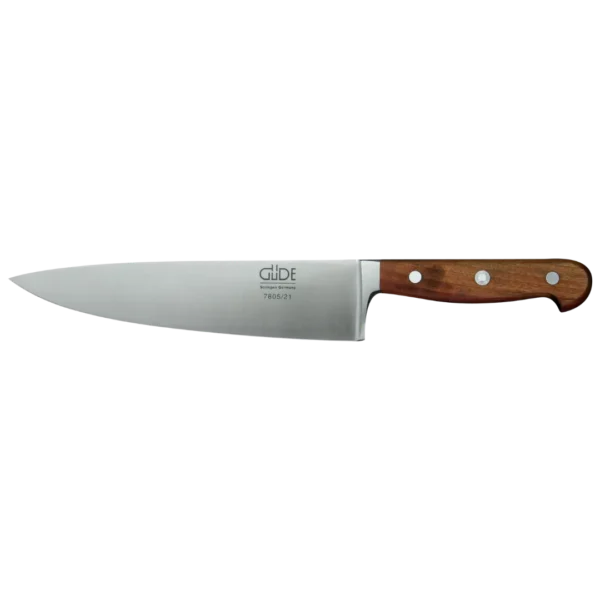 Ein Bild aus dem Taiga Store von taiga.green. Ein Kochmesser mit einer Klinge aus rostfreiem Stahl und einem Holzgriff, der mit drei Metallnieten befestigt ist, dargestellt auf einem schlichten Hintergrund. Jetzt bestellen im Eco Shop von www.taiga.green. Hier nachhaltig einkaufen mit dem Taiga Eco Rating